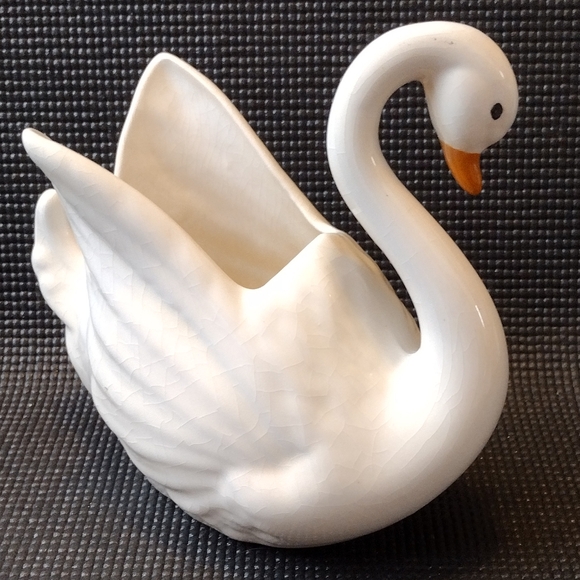 Swan Vase/Planter - Picture 2 of 5